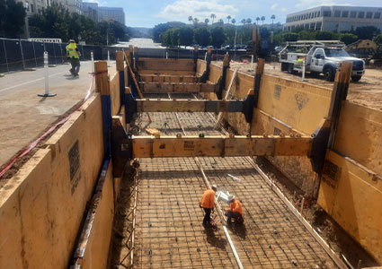a construction site with a trench that has been secured using a process called trench shorin