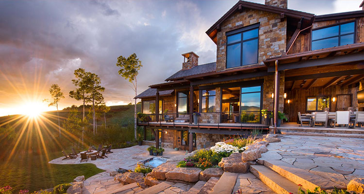 the Chiming Bells Residence, a contemporary mountain retreat located in Avon, Colorado