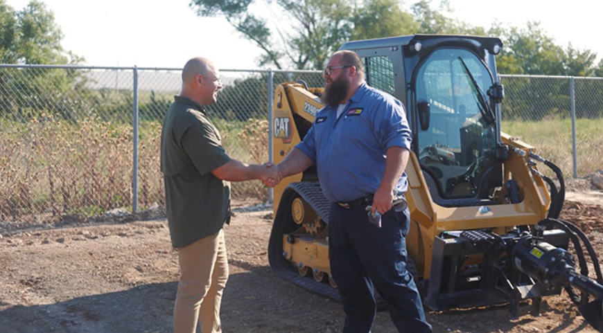 Warren CAT employee and customer shaking hands