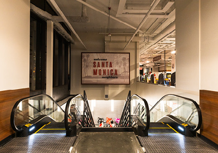 the escalator entrance to the Vons grocery store