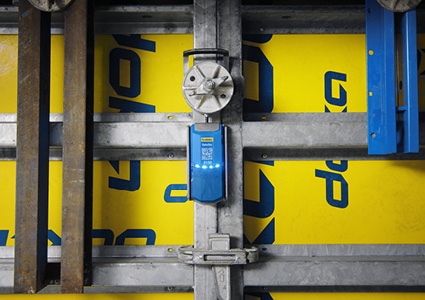 a DokaXact Load sensor mounted on a concrete formwork tie rod